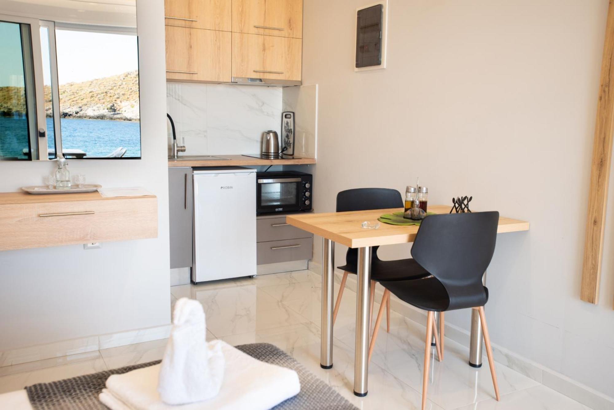 Beachfront Studio Kyma West ~ Crete'S Hidden Gem Kali Limenes Exteriör bild